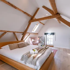 Huswell - Charming In The Green Neighbourhood Of Appartement